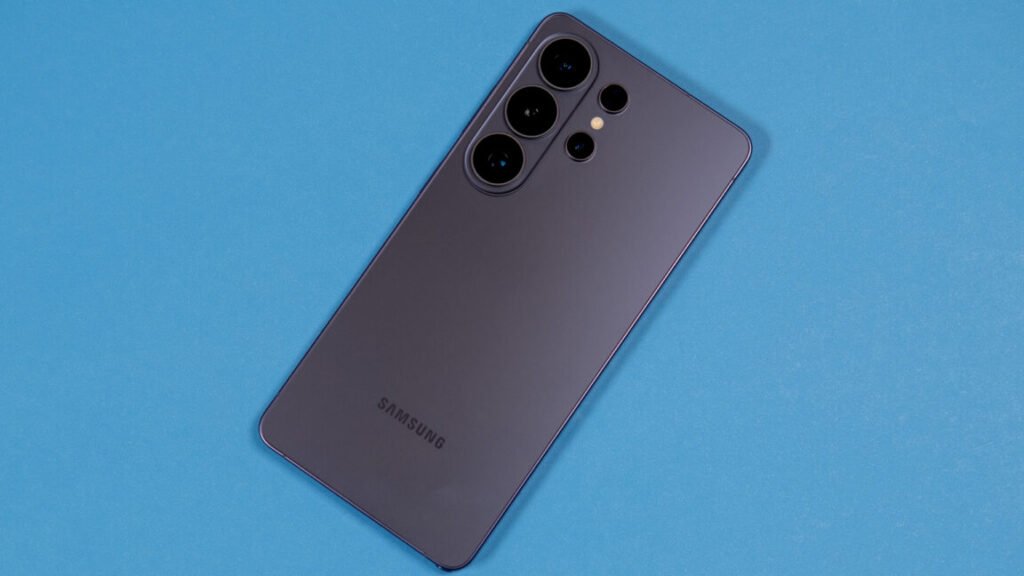 Samsung’s Smartphone Profit Streak Could End in 2026—Blame the AI Memory Gold Rush